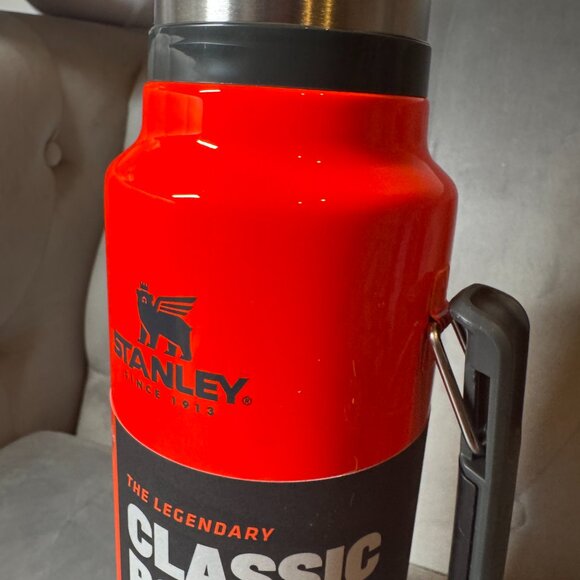 Stanley Legendary Vacuum Insulated‎ Bottle large 1.5 QT  1.4L- Orange neon - Picture 6 of 7